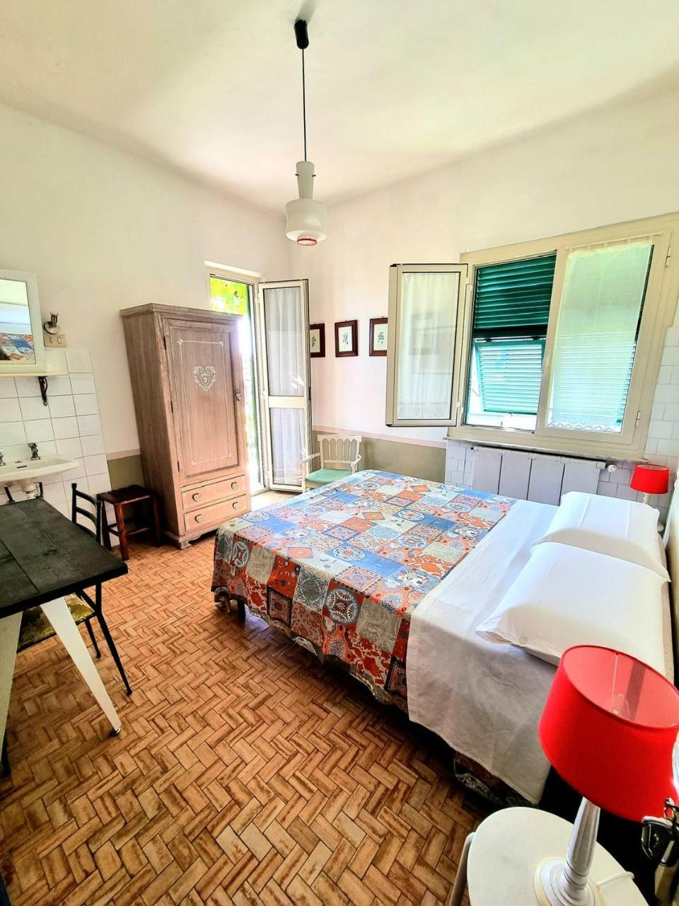 Bed and Breakfast Casa Cambini Марина-ди-Масса Экстерьер фото